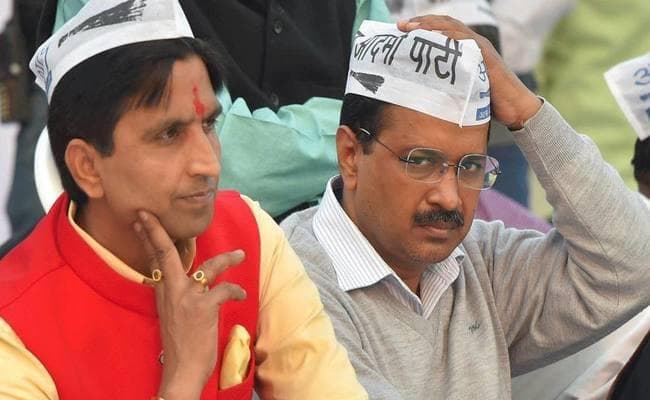 आप का स्थापना दिवस समारोह, विश्वास ने पार्टी नेतृत्व के खिलाफ निकाली भड़ास, गोपाल राय ने दिये जवाब