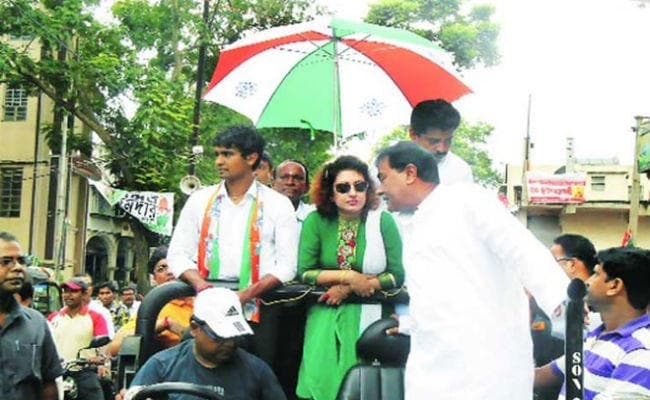 ममता दीदी के विधायक ने विधानसभा में कुछ ऐसे ली सेल्फी, कि मच गया हंगामा...!