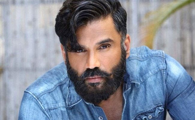 पद्मावती: दीपिका के सिर काटने की बात करनेवालों को सुनील शेट्टी ने दिया करारा जवाब