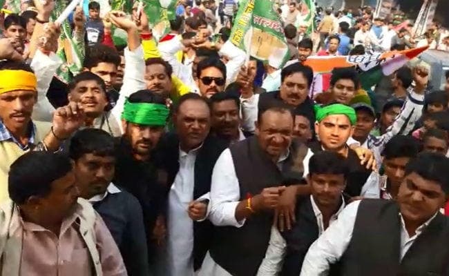 VIDEO : कांग्रेस नेता पुत्र की हत्या के विरोध में कांग्रेस ने बंद कराया मोतिहारी शहर, विपक्षी दल भी सड़क पर उतरे