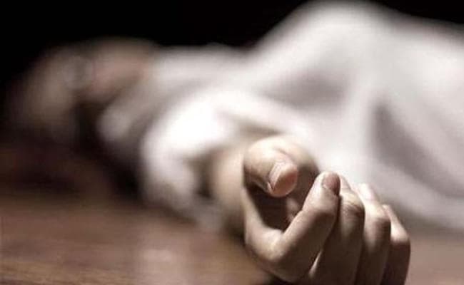 धनबाद : संतोष होटल के शौचालय में डेड बॉडी मिलने से सनसनी