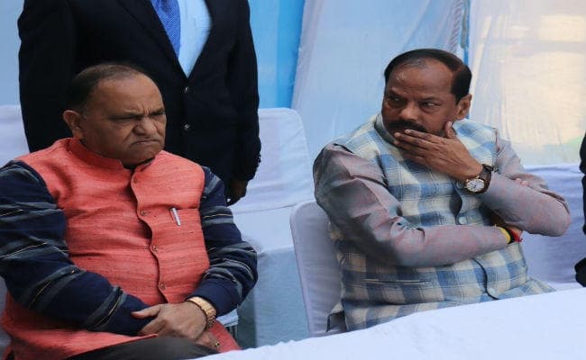 सड़क पर बालू - गिट्टी जमा करनेवालों के खिलाफ कड़ी कार्रवाई करें : रघुवर दास