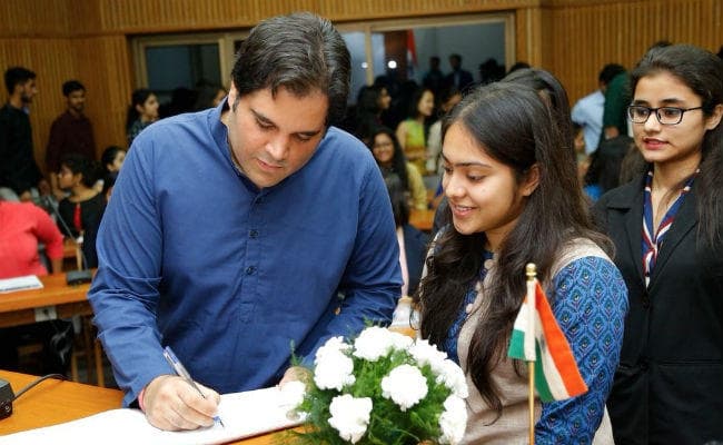 जब राहुल गांधी ने दिया सुझाव, तो उत्सुक होकर बोले छोटे भाई वरुण गांधी- मैं आपकी बात से सहमत हूं