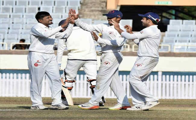 रणजी ट्रॉफी : 10 विकेट से हारा झारखंड, गुजरात क्वार्टर फाइनल में