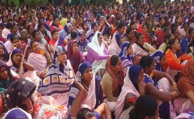 बिहार : विरोध में सड़कों पर उतरे स्वास्थ्य संविदा कर्मी, सरकार के सामने रखी यह मांग
