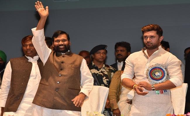 नीतीश सुशासन के प्रतीक, लालू भ्रष्टाचार के द्योतक : पासवान