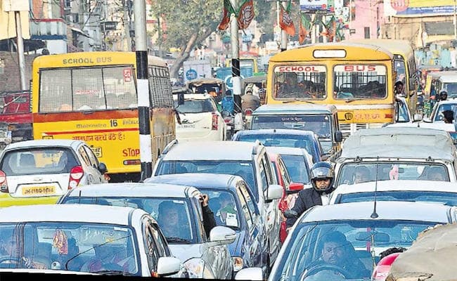 RANCHI : 3% की दर से आबादी, 10% बढ़ रही गाड़ियां, रोड पर नौ लाख वाहन, पार्किंग की व्यवस्था सिर्फ 2000 वाहनों के लिए