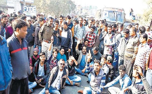 कोडरमा में एसपी के तबादले का विरोध, रोड जाम