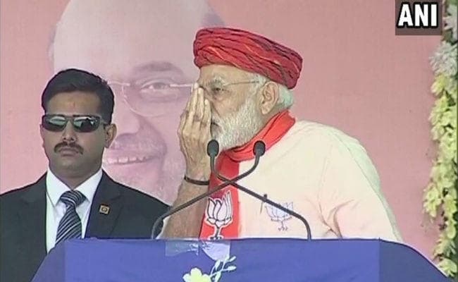 राहुल के मंदिर दर्शन पर पीएम मोदी का निशाना, कहा- नेहरू सोमनाथ में नहीं बनवाना चाहते थे मंदिर