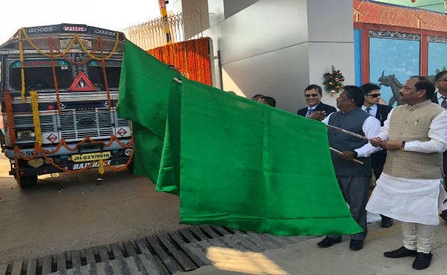 खूंटी में पेट्रोलियम स्‍मार्ट टर्मिनल का उद्घाटन, CM रघुवर ने कहा - कई जिलों को होगा फायदा, पलायन से मिलेगी मुक्ति