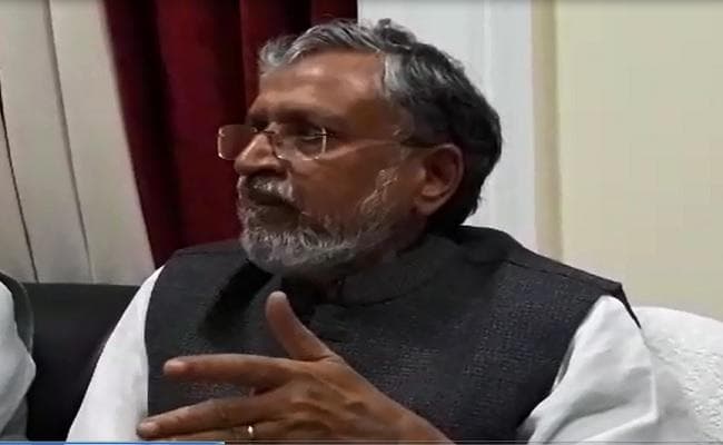 VIDEO : लालू परिवार को अपराधियों-माफियाओं-गैंगस्टर जैसे लोगों से परहेज नहीं : सुशील मोदी