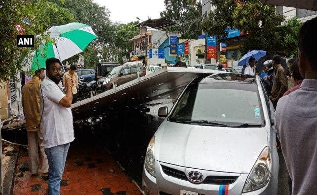 तमिलनाडु में आया ओखी साइक्लोन, भारी बारिश से चार लोगों की मौत