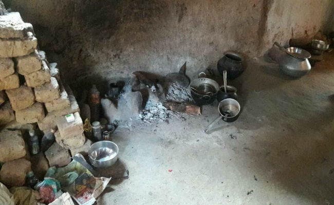 सिमडेगा : पंद्रह दिनों से भोजन नसीब नहीं होने से वृद्ध की हालत गंभीर