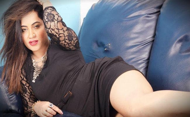 अर्शी खान की सबसे बड़ी दुश्मन गहना वशिष्ठ होंगी बिग बॉस के घर में कैद