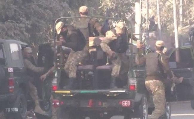 पाकिस्तान में आतंकी हमले में 12 की मौत, 32 जख्मी, पांचों आतंकवादी ढेर
