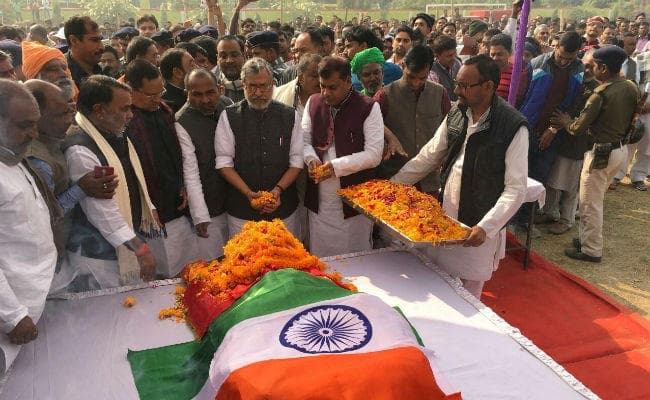 पंचतत्व में विलीन हुए भभुआ विधायक आनंद भूषण पांडेय, सुशील मोदी समेत आमलोगों ने दी श्रद्धांजलि