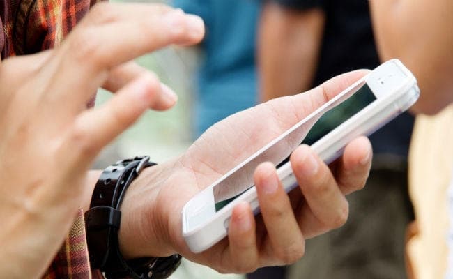 स्मार्टफोन के ज्यादा इस्तेमाल से किशोरों में बढ़ता है आत्महत्या का खतरा...!