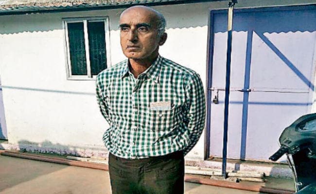 झारखंड : 7 साल की बच्ची से 67 साल के प्रिंसिपल ने किया कुकर्म, 10 रुपये देकर दिया चुप रहने की धमकी