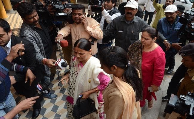 राबड़ी से करीब सात घंटे तक हुई पूछताछ, बेटी मीसा व दामाद शैलेश भी रहें मौजूद