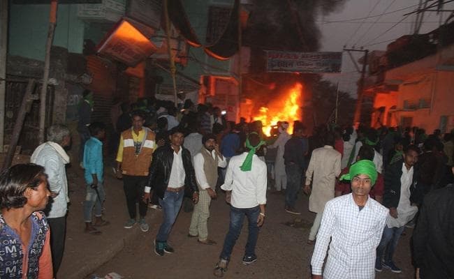 पटना : फुलवारी शरीफ में जुलूस के दौरान बवाल, 3 जख्मी, इलाका छावनी में तब्दील