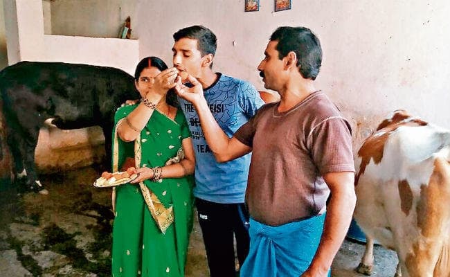 झारखंड : घर-घर दूध बेचते हैं पिता, बेटा पंकज खेलेगा वर्ल्ड कप, अंडर-19 टीम में हुआ है सेलेक्शन