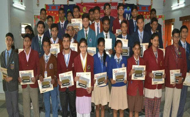 सामाजिक परिस्थिति से रूबरू होने के लिए अखबार जरूरी : प्रणब