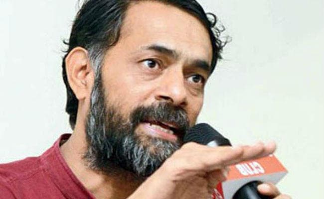 ऑपिनियन पोल के बाद बोले योगेंद्र यादव- गुजरात में आ सकता है राजनीतिक भूकंप