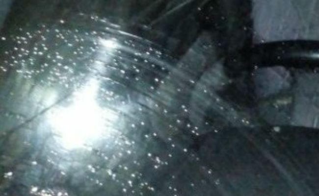 गुजरात चुनाव: दलित नेता जिग्नेश के काफिले पर पत्थरबाजी, भाजपा पर लगाया आरोप