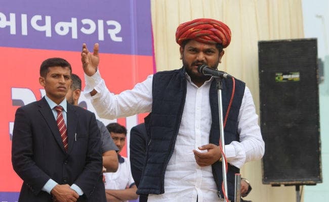 लड़की के साथ कई और सीडी वायरल, फिर भी हार्दिक डटे हैं गुजरात की जंग में