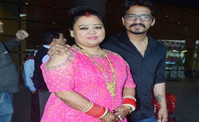 IN PICS : हर्ष के साथ शादी और हनीमून से लौटी भारती सिंह, सास ने ऐसे किया स्वागत...!