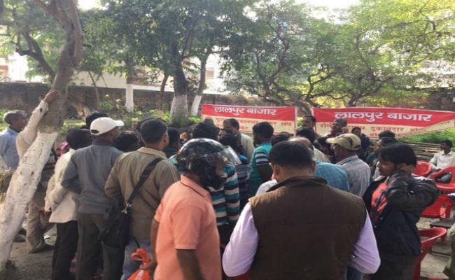 रांची का लालपुर सब्जी बाजार : सालाना 28 करोड़ के कारोबार पर चला निगम का डंडा, देखें लाइव वीडियो