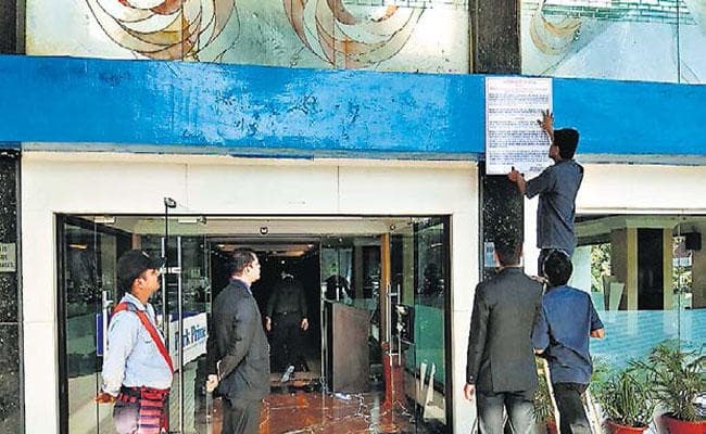 होटल पार्क प्राइम को इडी ने कब्जे में लिया, नोटिस चिपकाया