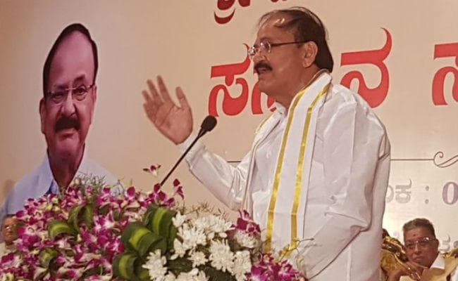 बोले उपराष्ट्रपति वेंकैया नायडू - अगर मां को सलाम नहीं करोगे, तो क्या अफजल गुरु को करोगे