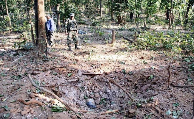 लातेहार में नक्सलियों ने पुलिस बलों पर हमले की रची थी बड़ी साजिश, हेरहंज के जंगल में मिला विस्फोटकों का जखीरा