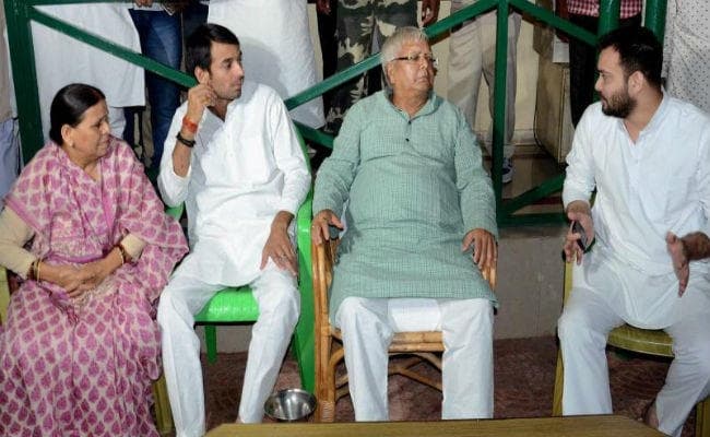 ईडी की कार्रवाई के बाद फिर गरमायी बिहार की राजनीति, जानें किसने कहा, ””लालू की संपत्ति अटैच करने में थक जायेगी आईटी व ईडी””