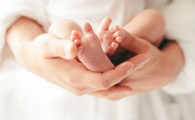 मां बनने के बाद रुक जाता है युवतियों के करियर का विकास