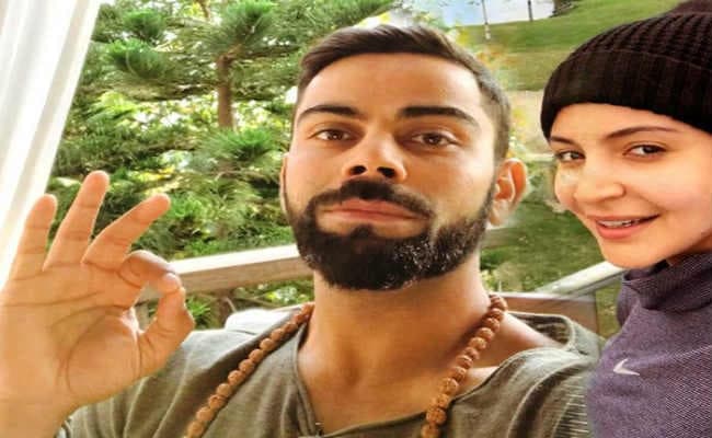 शादी की अटकलों के बीच अनुष्का और उनका परिवार विदेश के लिए रवाना, जानें किस-किस को मिला न्यौता !