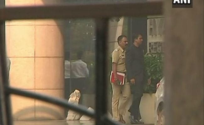 पुलिस को मिली आरोपी की डिटेल्स, जल्दी  ''दंगल गर्ल'' जायरा वसीम से छेड़छाड़ करने वाला होगा गिरफ्त में