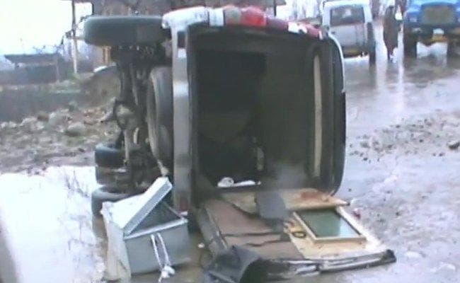 शोपियां में आतंकियों ने बैंक के कैश वाहन पर किया हमला, दो सुरक्षा गार्डों की मौत