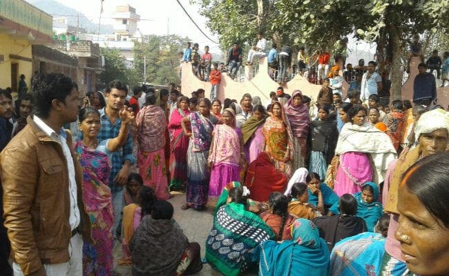 पटना हाईकोर्ट के आदेश पर अतिक्रमण हटाने पहुंचा प्रशासन, सड़क पर उतरे लोग