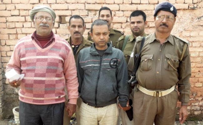 काशीचक के कार्यक्रम अधिकारी 10 हजार रुपये लेते रंगेहाथ गिरफ्तार