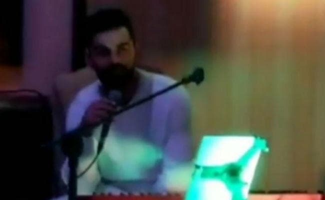 Viral Video: जब विराट ने गाया ''मेरे महबूब कयामत होगी...'', अनुष्‍का की आंखें हुई नम