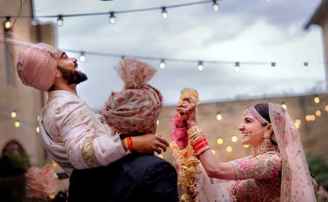 अनुष्का से शादी कर विराट ने बनाया अनोखा रिकॉर्ड