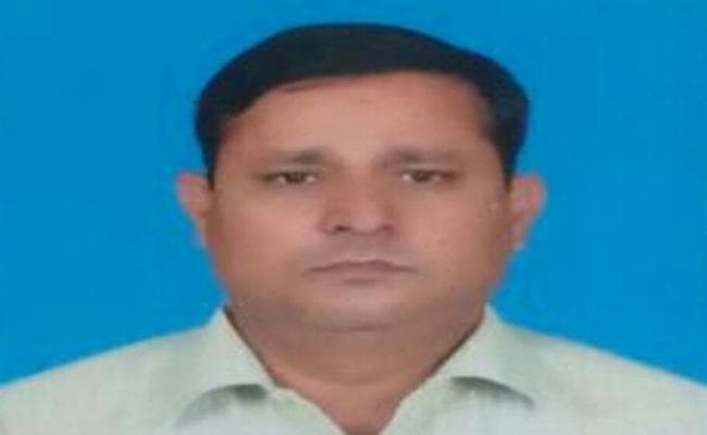 RANCHI : डीसी ऑफिस की गोपनीय शाखा के प्रधान सहायक संजय झा ने फांसी लगायी