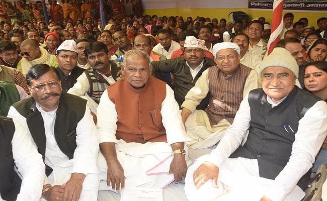 बिहार के अधिकारी शराबबंदी का उल्लंघन कर पी रहे हैं शराब, गरीब बन रहे निशाना : मांझी