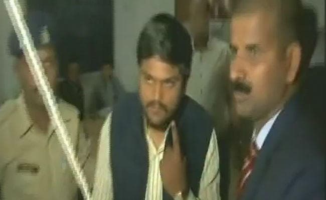 गुजरात चुनाव : वोट डालने के बाद बोले हार्दिक पटेल- अहंकार के खिलाफ वोट डाले जनता