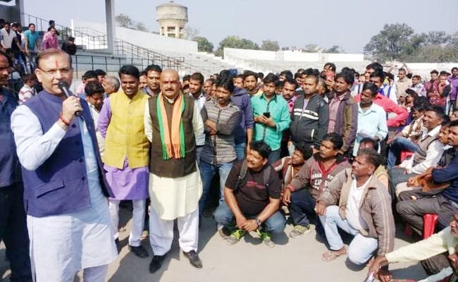 Hazaribagh : 1602 हॉकरों को मिला पहचान पत्र, जयंत सिन्हा बोले : सबको स्थायी दुकान दिलायेंगे