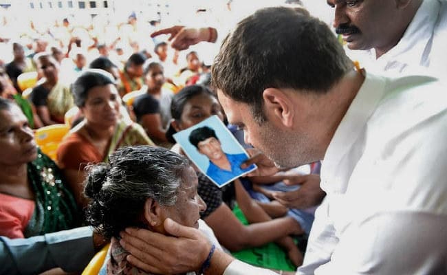 राहुल गांधी ने केरल में चक्रवात प्रभावित इलाकों का किया दौरा, मछुआरों के लिए मंत्रालय की मांग की
