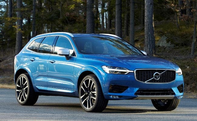 IN PICS : कैसी है 56 लाख की Volvo की SUV XC60, जानें खूबियां...!