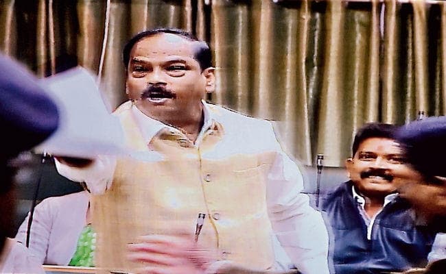 विधानसभा में मुख्यमंत्री रघुवर दास की जुबान फिसली, बोले ....मिर्चा लग रहा है